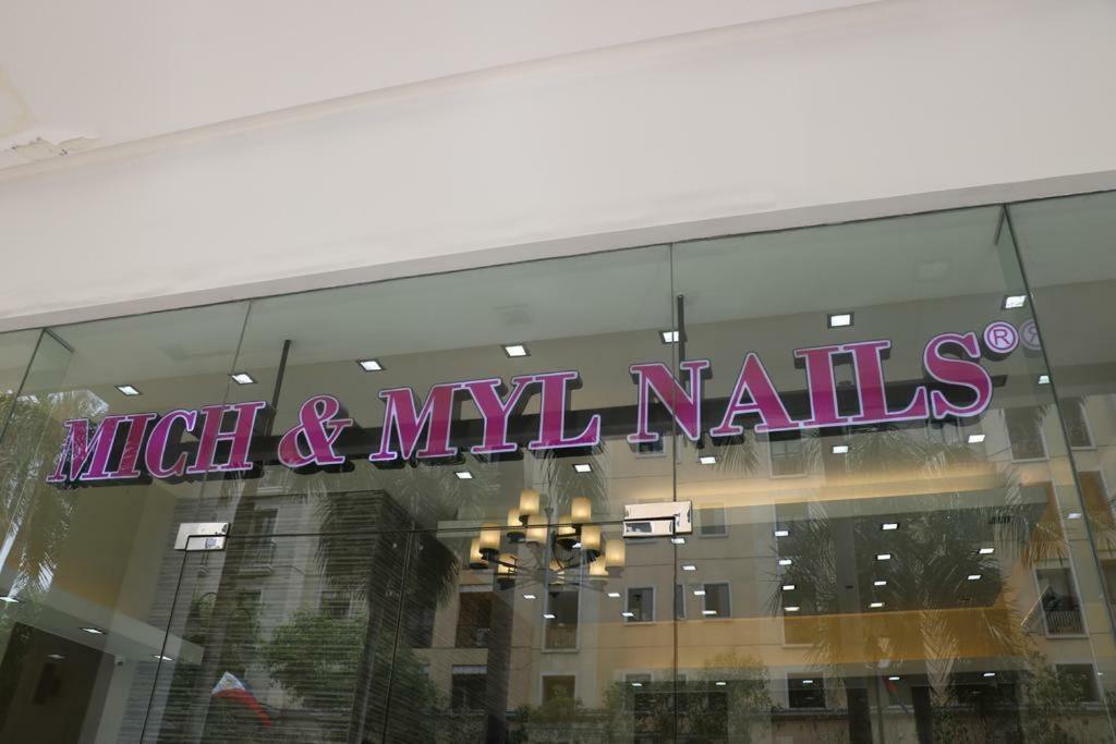 Eighty One Newport Boulevard Manila Eksteriør bilde
